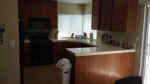 45533 Pickford Ave, Lancaster, CA 93534 photo 4