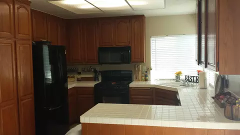 45533 Pickford Ave, Lancaster, CA 93534 photo 2