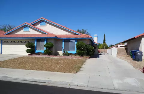 37103 Keith Ct, Palmdale, CA 93550 photo 2
