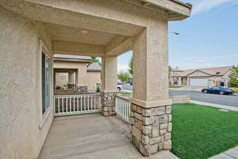 1735 Windermere Dr, Lancaster, CA 93534 photo 21