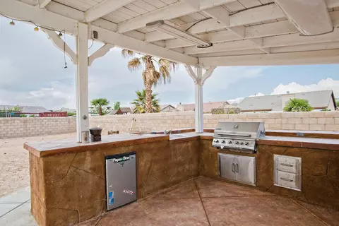 1735 Windermere Dr, Lancaster, CA 93534 photo 8