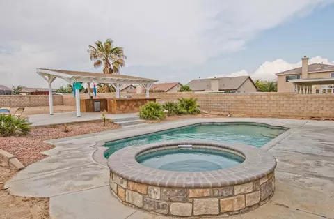1735 Windermere Dr, Lancaster, CA 93534 photo 4