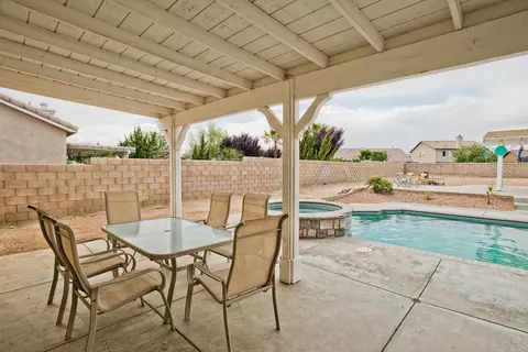 1735 Windermere Dr, Lancaster, CA 93534 photo 5