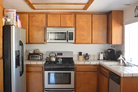 40765 176th St E, Lake Los Angeles, CA 93535 photo 3