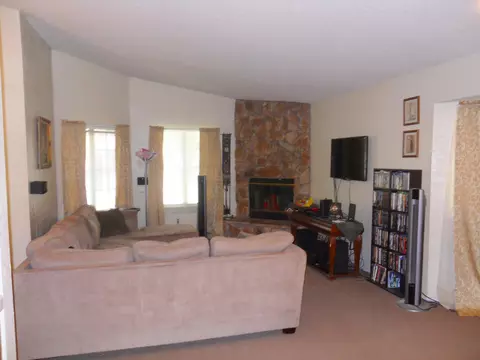 1034 Avenue J6 E, Lancaster, CA 93535 photo 2