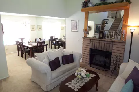 1402 Windsor Pl, Palmdale, CA 93551 photo 3