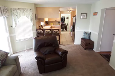1402 Windsor Pl, Palmdale, CA 93551 photo 11