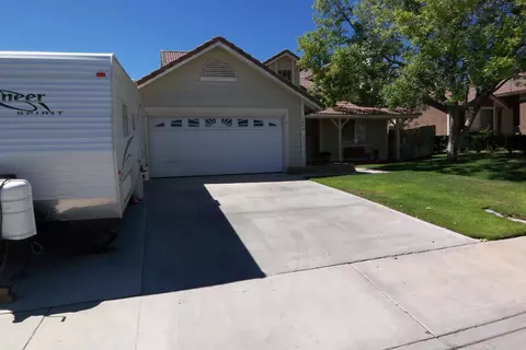 1402 Windsor Pl, Palmdale, CA 93551 photo 2