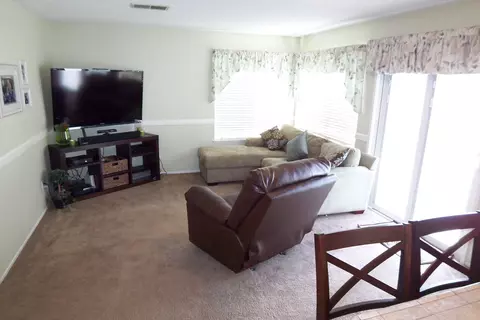 1402 Windsor Pl, Palmdale, CA 93551 photo 10