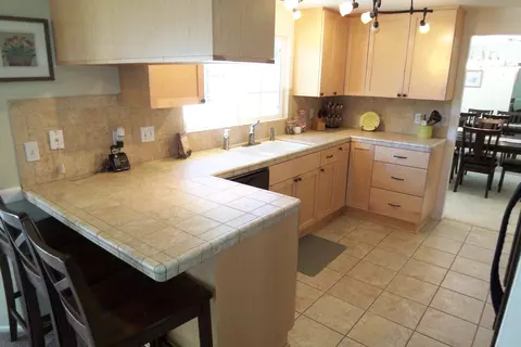 1402 Windsor Pl, Palmdale, CA 93551 photo 9