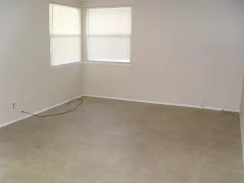 37515 4th St E, Palmdale, CA 93550 photo 4
