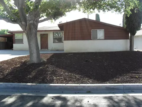 37515 4th St E, Palmdale, CA 93550 photo 1