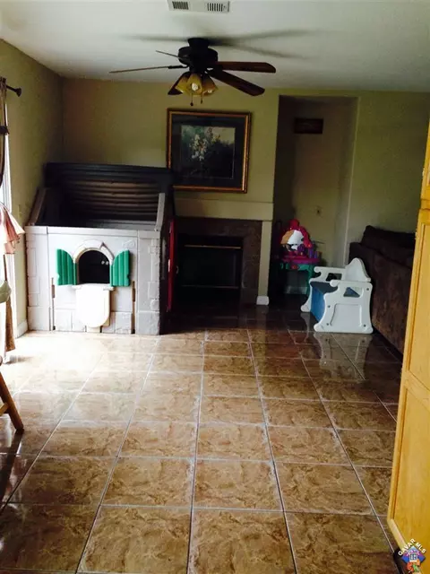 2002 Ivyton St E, Lancaster, CA 93535 photo 3