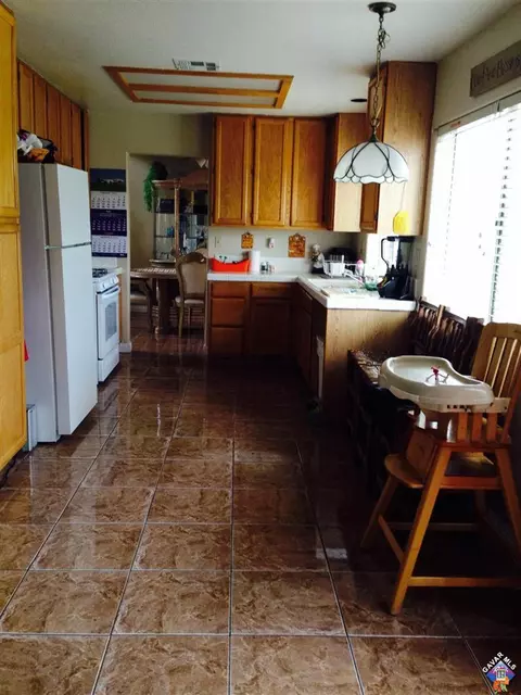 2002 Ivyton St E, Lancaster, CA 93535 photo 2