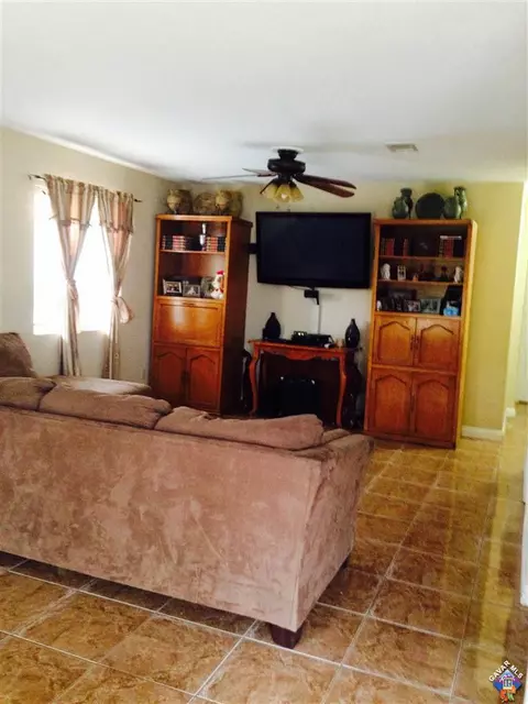 2002 Ivyton St E, Lancaster, CA 93535 photo 4