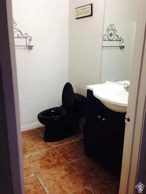 2002 Ivyton St E, Lancaster, CA 93535 photo 5