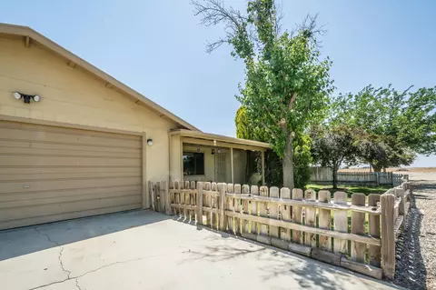 45240 70th St, Lancaster, CA 93535 photo 2