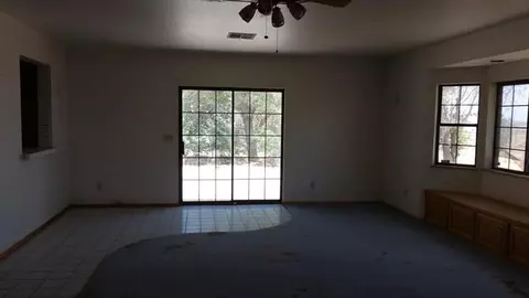 8024 Avenue E W, Lancaster, CA 93536 photo 5