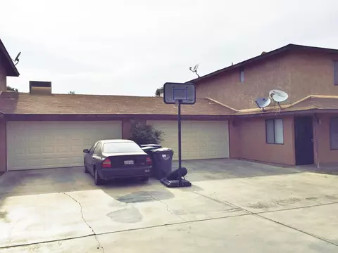 544 Lancaster Blvd E, Lancaster, CA 93535 photo 3