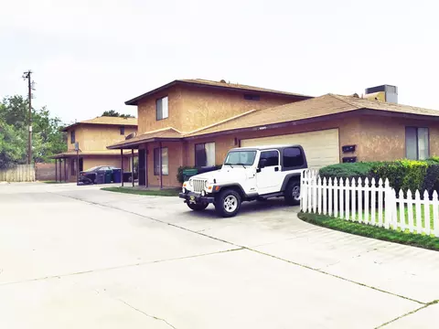 544 Lancaster Blvd E, Lancaster, CA 93535 photo 2