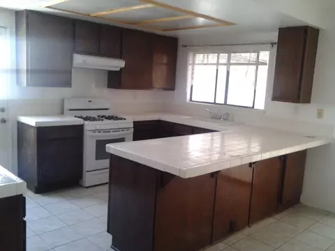 43247 W 27th West St, Lancaster, CA 93536 photo 2