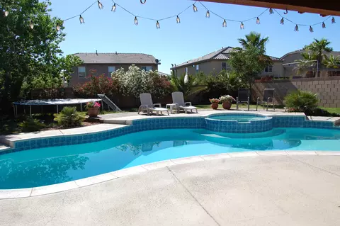42136 Tropez Dr, Lancaster, CA 93536 photo 2