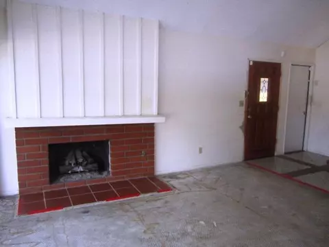 1277 Donatello St, Lancaster, CA 93535 photo 4