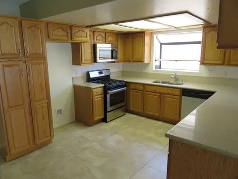 1061 Herzel Ave, Lancaster, CA 93535 photo 6