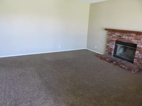 1061 Herzel Ave, Lancaster, CA 93535 photo 3