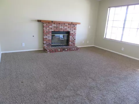 1061 Herzel Ave, Lancaster, CA 93535 photo 4