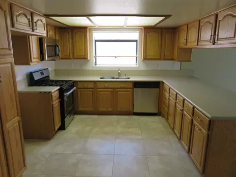 1061 Herzel Ave, Lancaster, CA 93535 photo 5