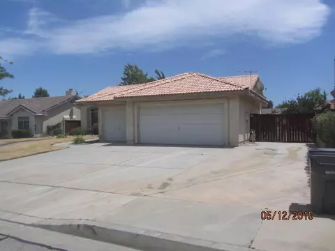 42454 Plains Dr, Lancaster, CA 93536 photo 2