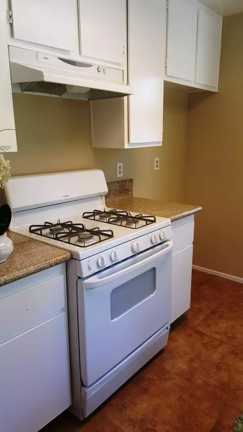 2554 Olive Dr #183, Palmdale, CA 93550 photo 2
