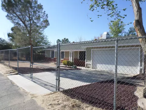 17701 Mossdale Ave, Lancaster, CA 93535 photo 2