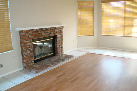 37502 Monarch St, Palmdale, CA 93552 photo 3