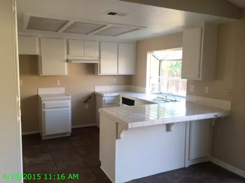 43922 27th St E, Lancaster, CA 93535 photo 3