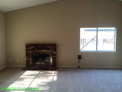 43922 27th St E, Lancaster, CA 93535 photo 2