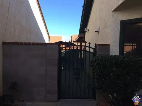 37636 15th St E, Palmdale, CA 93550 photo 2