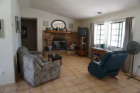 41047 177th St E, Lancaster, CA 93535 photo 3