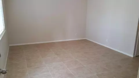 44309 Fenhold St, Lancaster, CA 93535 photo 2