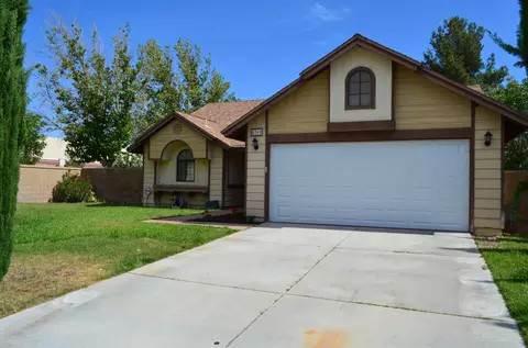 4360 Adobe Dr, Palmdale, CA 93552 photo 2