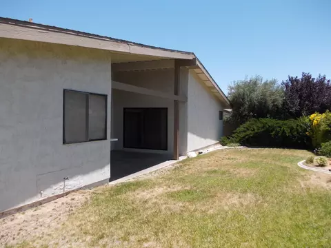2820 Perfect Pl, Lancaster, CA 93536 photo 3