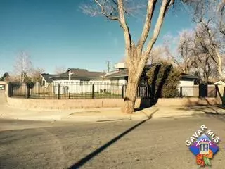 639 E Ovington St, Lancaster, CA 93535 photo 2