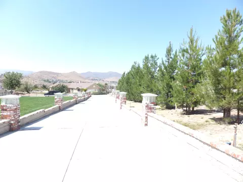 2566 Briar Glen Rd, Acton, CA 93510 photo 2
