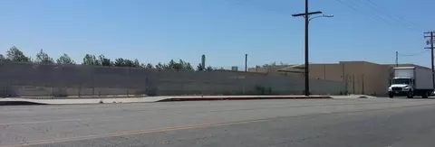 38470 6th St E, Palmdale, CA 93550 photo 2