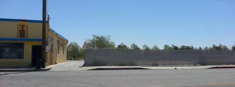 38470 6th St E, Palmdale, CA 93550 photo 3