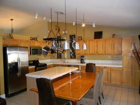 43219 Vineyard Dr, Lancaster, CA 93535 photo 6