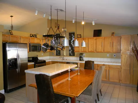 43219 Vineyard Dr, Lancaster, CA 93535 photo 7