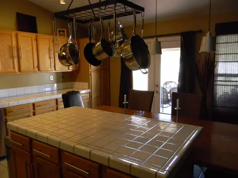 43219 Vineyard Dr, Lancaster, CA 93535 photo 8