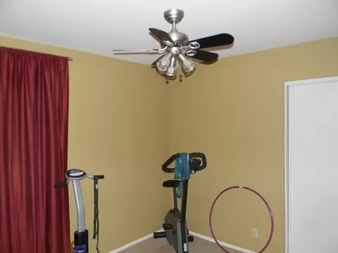 43219 Vineyard Dr, Lancaster, CA 93535 photo 15